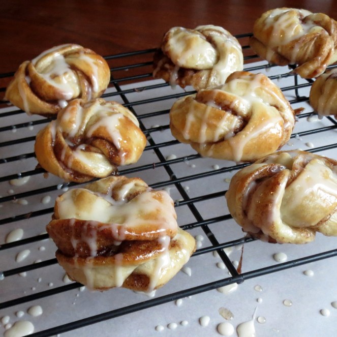 Easy Cinnamon Twist Knots I Rumbly in my Tumbly