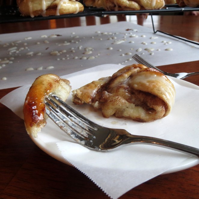 Easy Cinnamon Twist Knots I Rumbly in my Tumbly