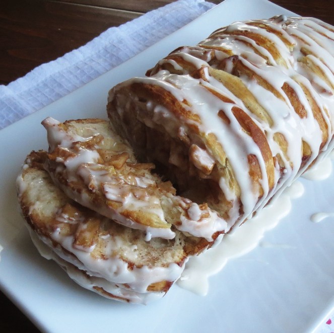 Apple Fritter Pull Apart Bread - Rumbly in my Tumbly