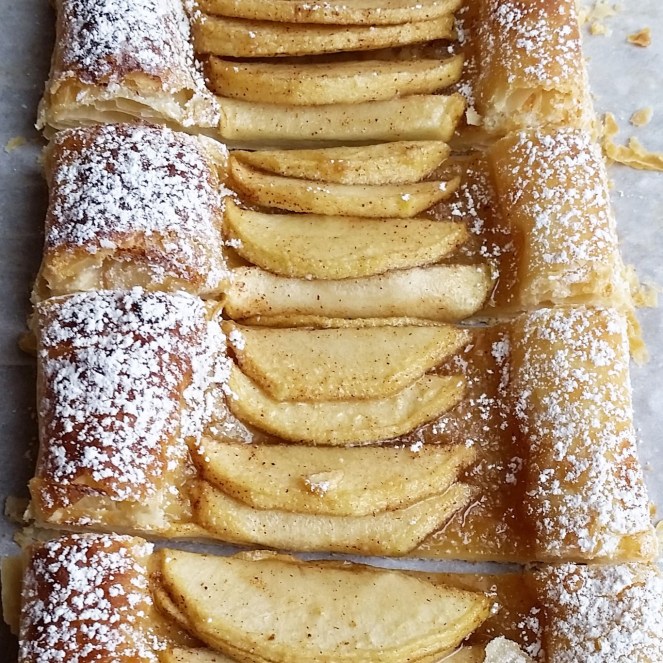 5 Ingredient, 5 MINUTE Apple Tart by Rumbly in my Tumbly