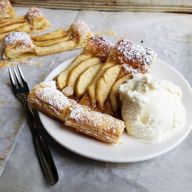 5 Ingredient, 5 MINUTE Apple Tart by Rumbly in my Tumbly