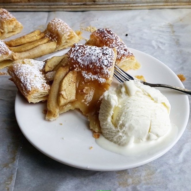 5 Ingredient, 5 MINUTE Apple Tart by Rumbly in my Tumbly