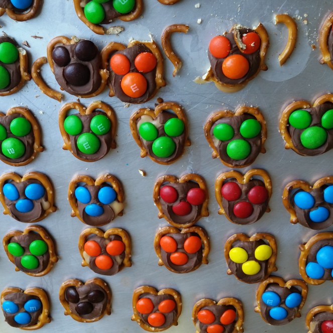 Mickey Mouse "Take 5 Bar" Chocolate, Caramel, Peanut Butter Pretzel Bites