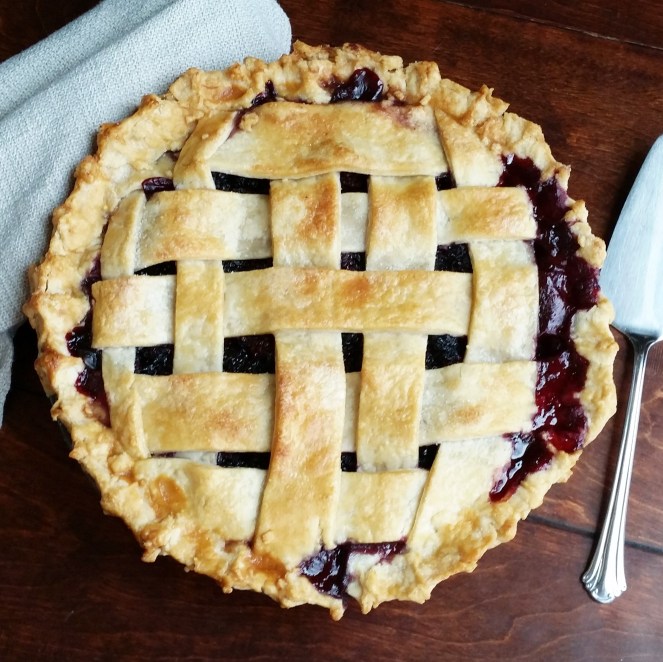 Easy Homemade Blackberry Pie- the best way to use those blackberries!