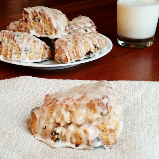 Simple Cinnamon Raisin Scones by Rumbly in my Tumbly