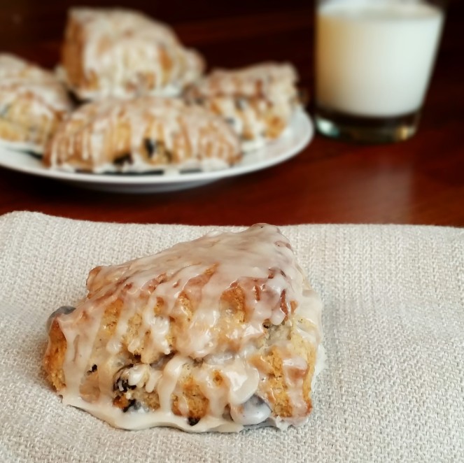 Simple Cinnamon Raisin Scones by Rumbly in my Tumbly