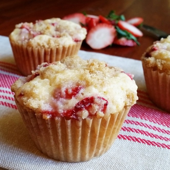 Strawberry Coffee Cake Muffins (Rumbly in my Tumbly)