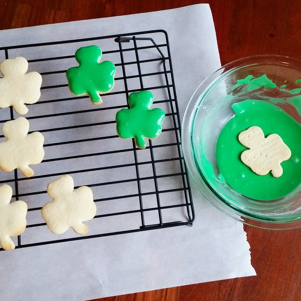 Shamrock Cookies for St. Patrick's Day by Rumbly in Tumbly
