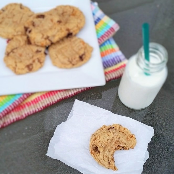 Butterfinger Chocolate Chunk Peanut Butter Cookies - Rumbly in my Tumbly
