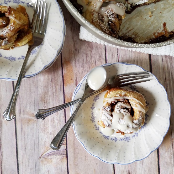 Apple Pie Cinnamon Rolls (using frozen puff pastry) by Rumbly in my Tumbly
