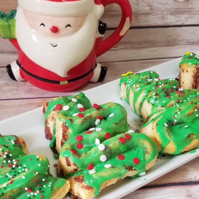 Pillsbury Cinnamon Roll Christmas Trees by Rumbly in my Tumbly
