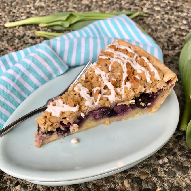 Blueberries 'n Cream Crumble Pie